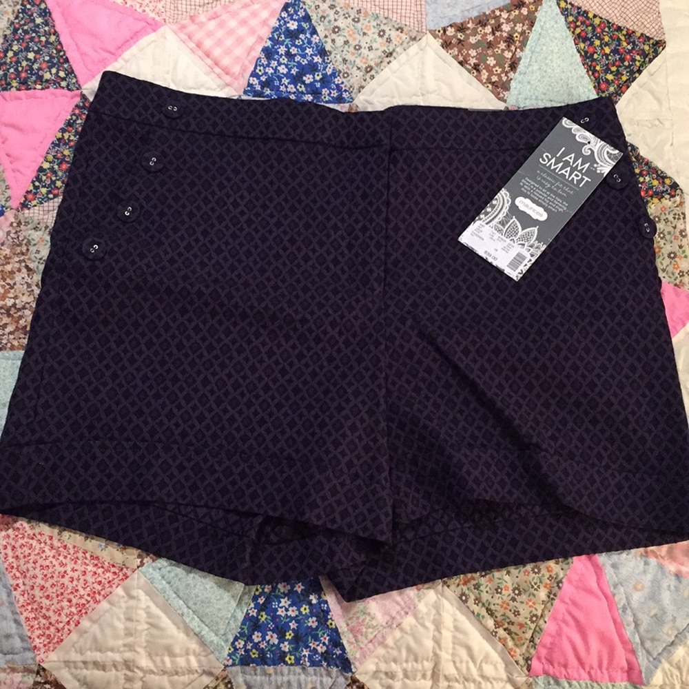 Maurice’s Smart short with diamond pattern